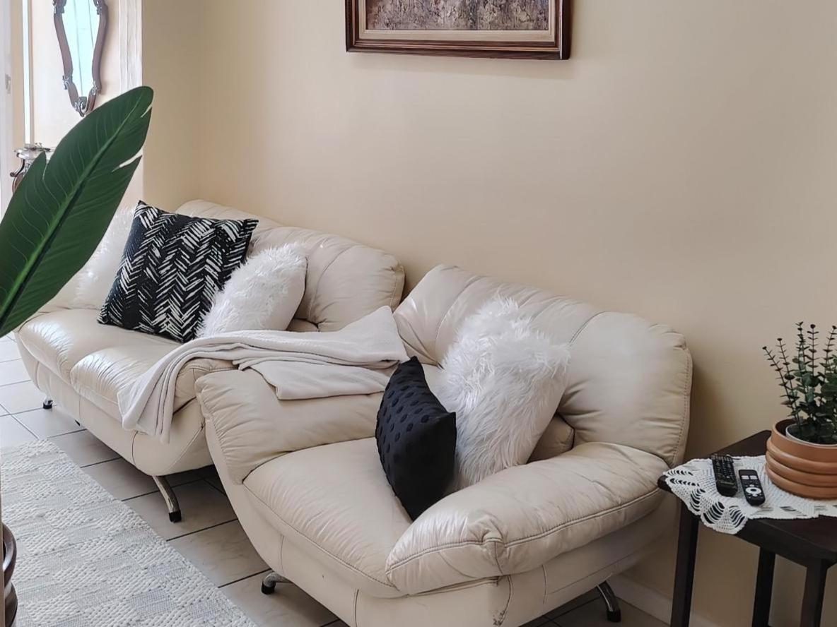 54 On 7Th Newton Park Villa Room photo